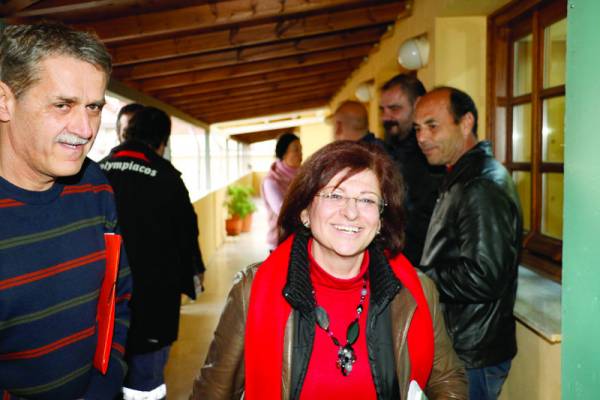 Μεσσηνία: Σε Διοικητήριο και ΔΕΥΑΚ η βουλευτής Διαμάντω Μανωλάκου (βίντεο)