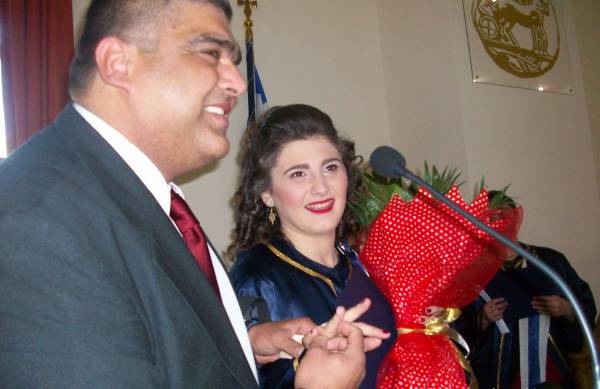 Πρόταση γάμου στην ορκωμοσία της Φιλολογίας του Πανεπιστημίου Πελοποννήσου στην Καλαμάτα (βίντεο-φωτογραφίες)