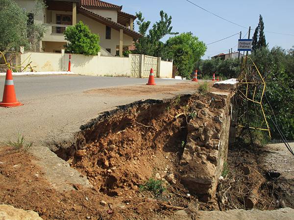 Κίνδυνος τροχαίου στο Αρφαρά - Πήδημα σε γεφύρι ρέματος
