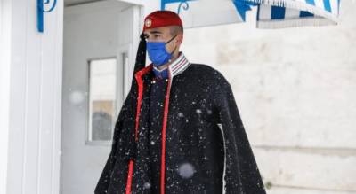 Η Αθήνα στα «λευκά» - Εικόνες από πολλές περιοχές (Βίντεο+φωτογραφίες)