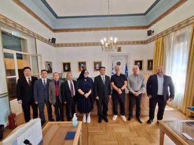 Το χρονικό μιας ασύμμετρης σχέσης