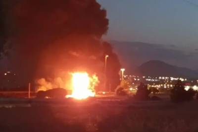 Φωτιά από ανατροπή βυτιοφόρου στην γέφυρα του Ισθμού – Κλειστή η Εθνική και στα δύο ρεύματα