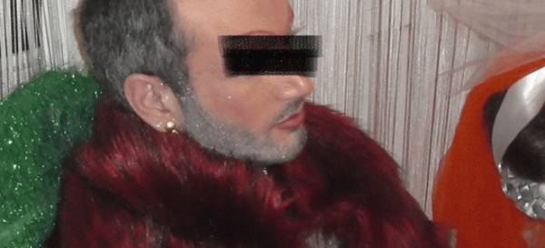 Στο σκαμνί ο αρχιμανδρίτης που πόζαρε γυμνός με γούνα, στρας και μάσκαρα