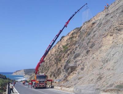 Δίχτυ προστασίας στο δρόμο Μεθώνης - Φοινικούντας