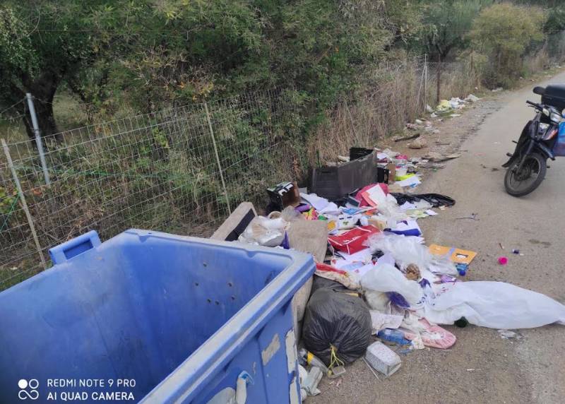 Αυτοσχέδιος σκουπιδότοπος