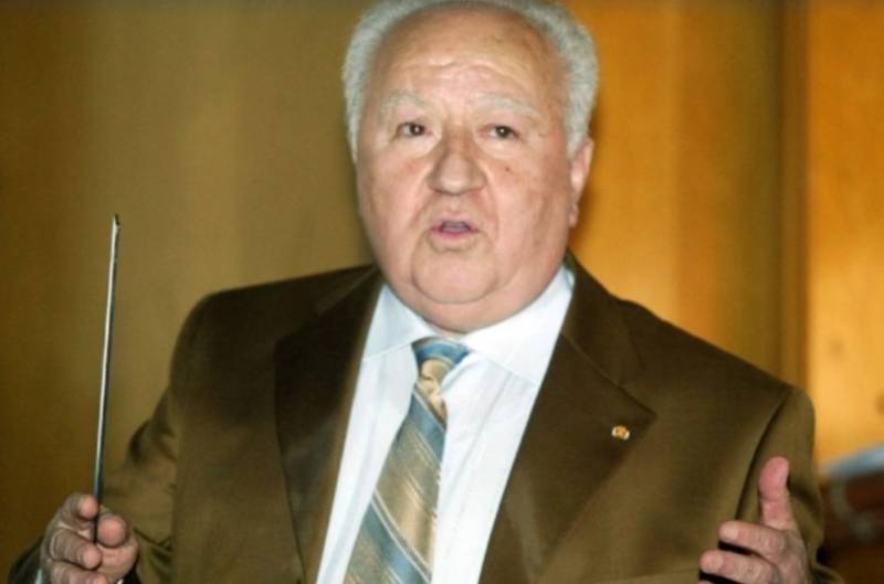 Πέθανε ο σεισμολόγος Βασίλης Παπαζάχος