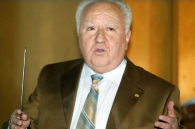 Πέθανε ο σεισμολόγος Βασίλης Παπαζάχος