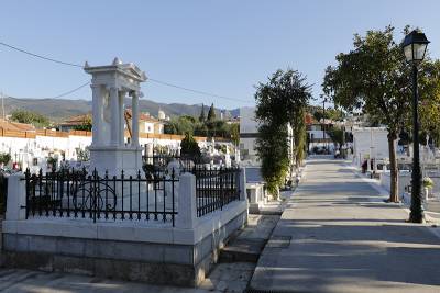 Απάντηση Νίκα στην “Ε” - Επιπολαιότητα και θράσος για τους οικογενειακούς τάφους