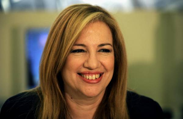 Γεννηματά από Κόρινθο: &quot;Η κυβέρνηση φτωχοποιεί τη μεσαία τάξη και εξαθλιώνει καθημερινά τους φτωχούς&quot;