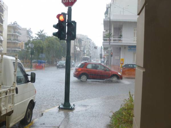 Δρόμοι ποτάμια στην Καλαμάτα (βίντεο)