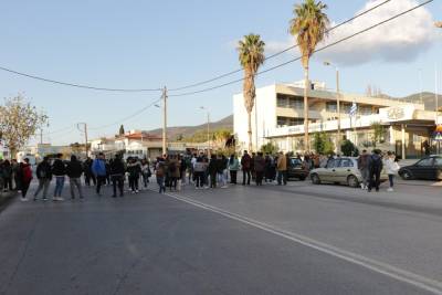 «Λαϊκή Συσπείρωση» για φανάρι στον ΟΑΕΔ