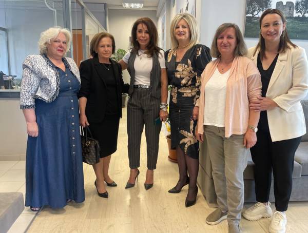 Επίσκεψη της Βούλας Πατουλίδου στον Δήμο Οιχαλίας