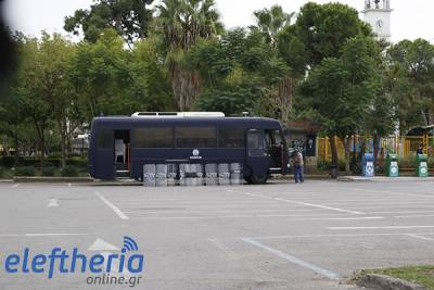 Απροστάτευτοι πολίτες και επίδοξοι "προστάτες”