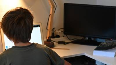 Επιστολή στους ψηφιακούς κολοσσούς για την επαλήθευση ηλικίας με στόχο την προστασία των ανηλίκων