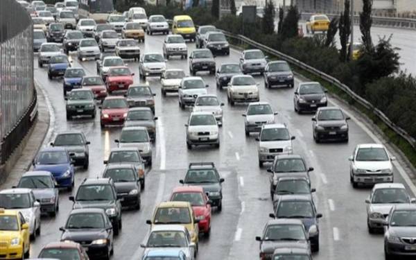Επιστροφή πινακίδων και κυκλοφοριακές ρυθμίσεις για το Δεκαπενταύγουστο σε όλη τη χώρα