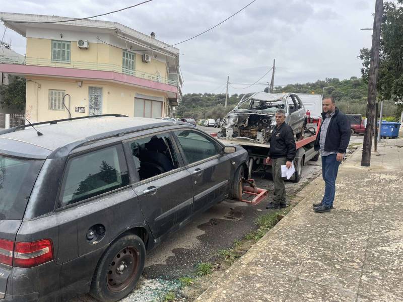 Απομάκρυνση εγκαταλελειμμένων οχημάτων από τους δρόμους της Σπάρτης