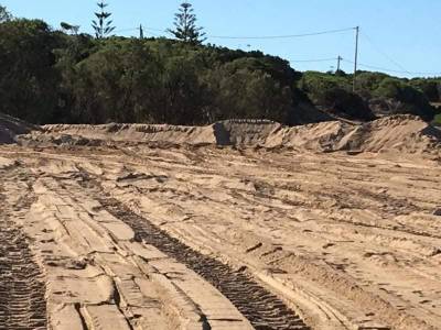 Καταγγελία για νέες παρεμβάσεις στην παραλία Λαγκούβαρδου