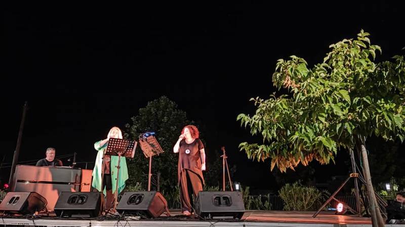 Ερωφίλη και Αργυρώ Καπαρού «ταξίδεψαν» το κοινό της Καλαμάτας