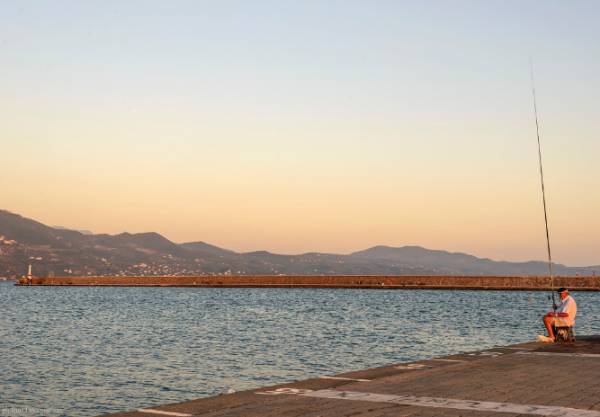 Σε εξέλιξη εργολαβία στο λιμενοβραχίονα της Καλαμάτας
