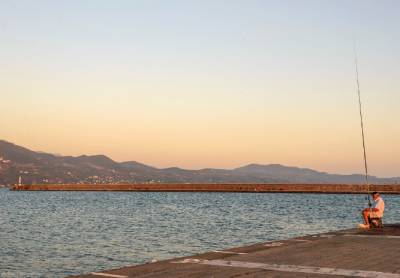 Σε εξέλιξη εργολαβία στο λιμενοβραχίονα της Καλαμάτας