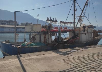 Καλαμάτα: Περίληψη διακήρυξης για εκποίηση και απομάκρυνση πλοίου από το λιμάνι