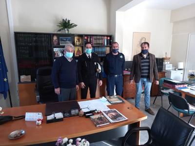 Συνάντηση με Λιμενικό για ασφάλεια στις παραλίες της Δυτικής Μάνης