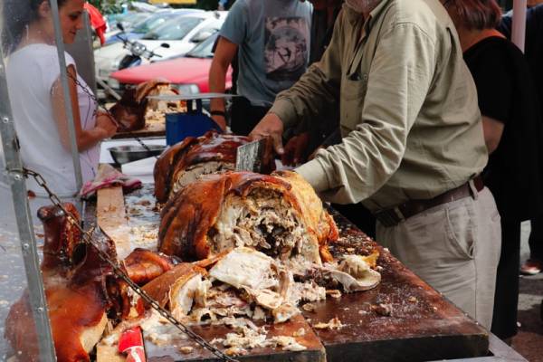 Γιορτή της γουρνοπούλας σήμερα στην Καλαμάτα (βίντεο-φωτογραφίες)