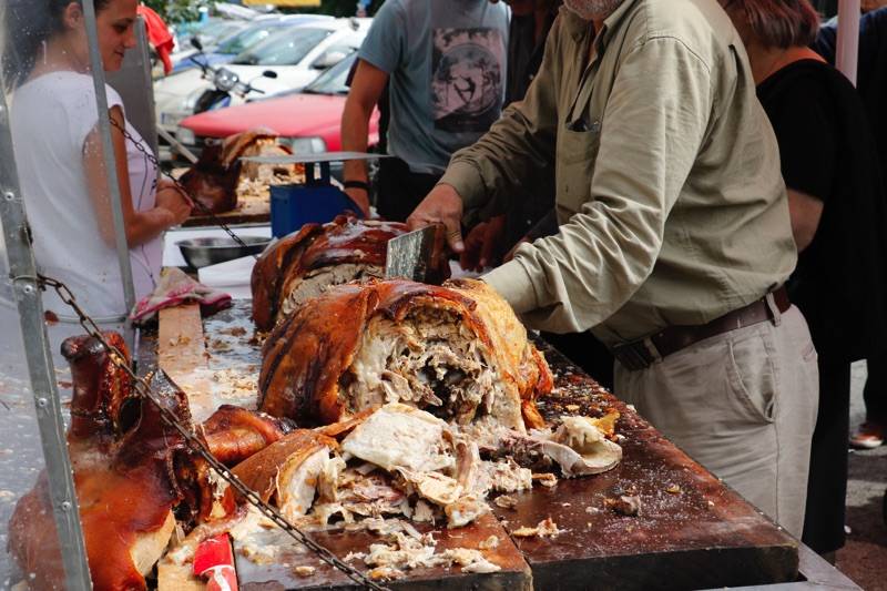 Γιορτή της γουρνοπούλας σήμερα στην Καλαμάτα (βίντεο-φωτογραφίες)