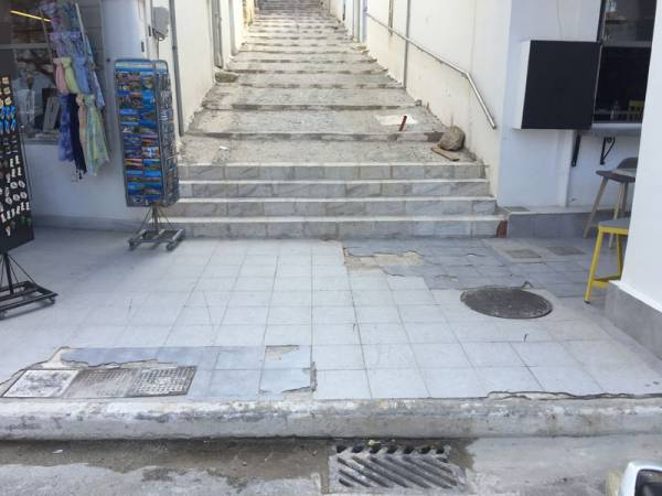 Λείπουν πλάκες