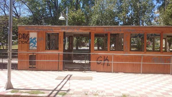 Πρόλαβαν να... ζωγραφίσουν τα βαγόνια