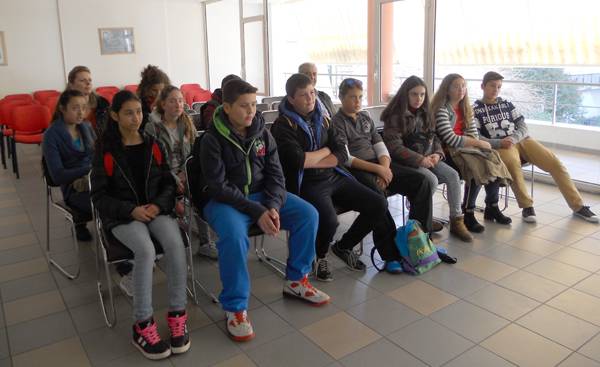 Μαθητές του 2ου Δημοτικού Φιλιατρών στα γραφεία της “Ε”