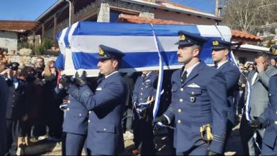 Το Ύστατο Χαίρε αυτήν την ώρα, στον κυβερνήτη του F4 (Βίντεο)