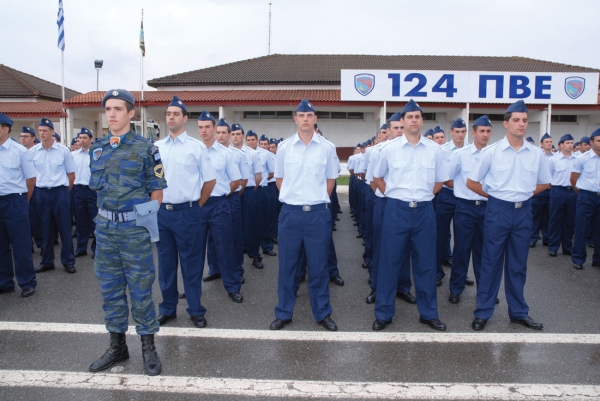Ενώ άγνωστη παραμένει η τύχη του "Παπαφλέσσα": 2.000 νεοσύλλεκτοι στο Διακλαδικό Τρίπολης