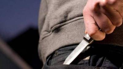 Καλαμάτα: Σύλληψη 7 νεαρών με σουγιά και γκλοπ στην πλατεία Φυτειάς