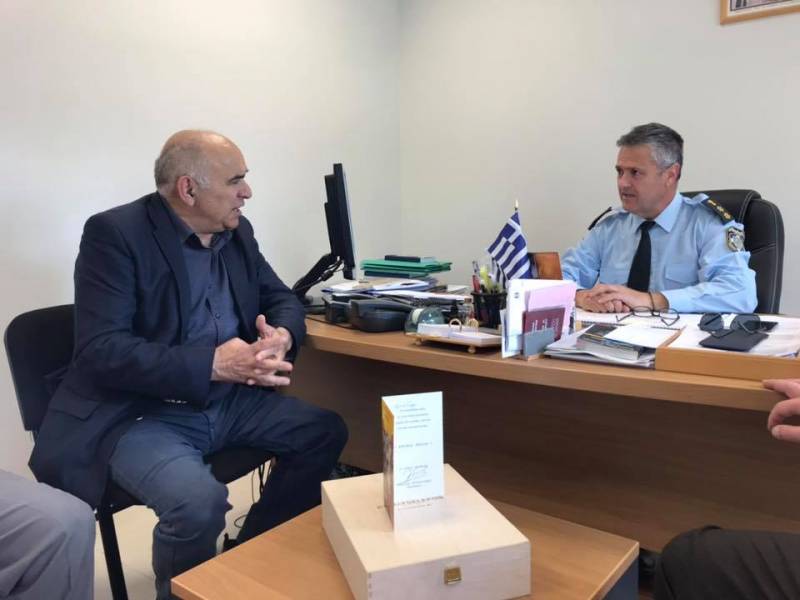 Μπουντρούκας σε Πυροσβεστική και Αστυνομία