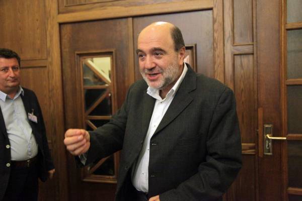 Φάκελος με σφαίρα και απειλές στο γραφείο του Τρύφωνα Αλεξιάδη