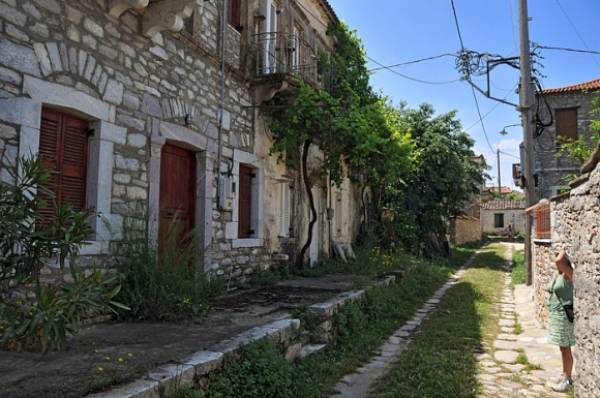 Αδυναμία γνωμοδότησης για τους οικισμούς στη Δυτική Μάνη