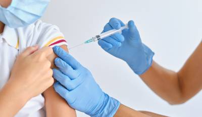 Αλλαγές στα εμβόλια: Ποιοι θα κάνουν Covid, γρίπης, RSV και HPV