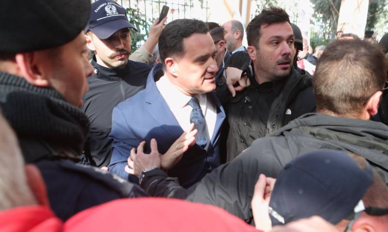 Γεωργιάδης για επεισόδια στο νοσοκομείο Νίκαιας: Θα με είχαν σκοτώσει χωρίς τα ΜΑΤ (Βίντεο)