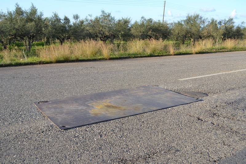 Απάντηση για τη λαμαρίνα στην εθνική οδό