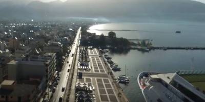 “Κάνουν την πάπια” για άδειες τραπεζοκαθισμάτων στην χερσαία ζώνη του λιμανιού της Καλαμάτας