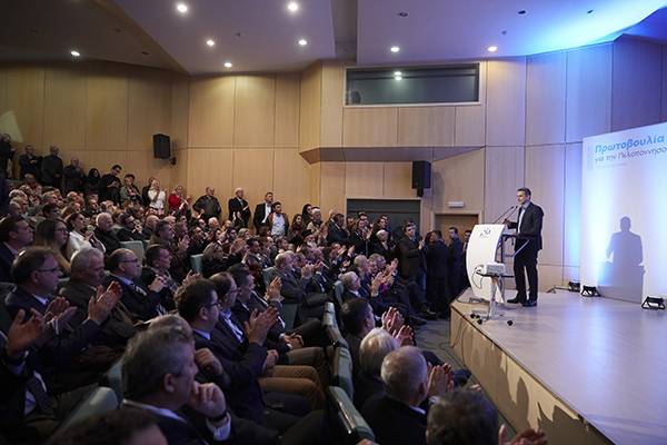 Και η κόρη του Τατούλη στο πλευρό του Νίκα: Παρούσα στην παρουσίαση της υποψηφιότητας στην Τρίπολη!