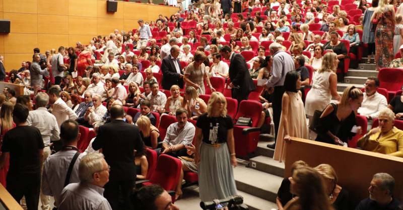 Πλήθος κόσμου στην πρεμιέρα του Διεθνούς Φεστιβάλ Χορού Καλαμάτας (φωτογραφίες-βίντεο)