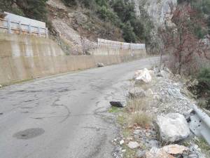 Λάθος τοποθέτηση  πλεγμάτων προστασίας στο δρόμο Αμφεια - Πολιανή