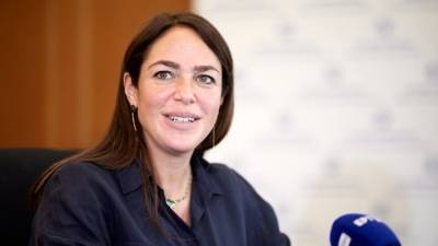 Μιχαηλίδου: Στηρίζουμε και αυξάνουμε τα επιδόματα, αλλά δίνουμε στις οικογένειες εργαλεία ελευθερίας