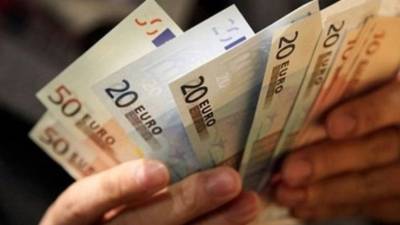 ΟΠΕΚΑ: Έως 600 ευρώ ετησίως για οικογένειες σε ορεινές και μειονεκτικές περιοχές