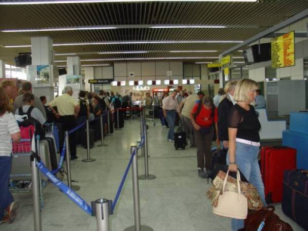 Πτήση τσάρτερ από Λάρνακα το καλοκαίρι στην Καλαμάτα  