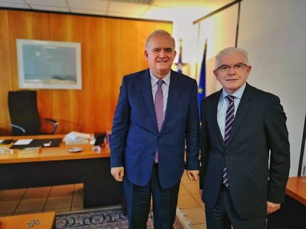 Λαμπρόπουλος σε Λυκουρέντζο για χαλάζι και σύκα