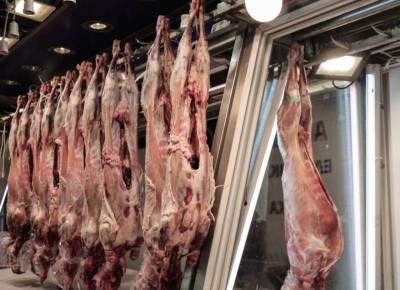 Στα 17 ευρώ «πετάει» η τιμή του αρνιού - Αυξήσεις και στα γαλακτοκομικά