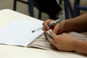 Μηδενίστηκε γραπτό μαθήτριας με κινητό στην Καλαμάτα